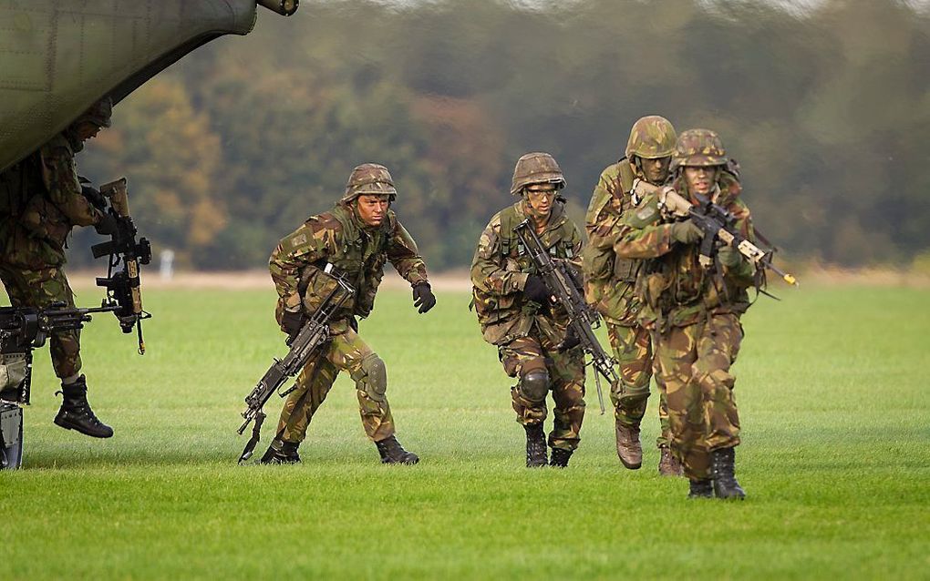 Duizenden Nederlandse militairen zakken voor een eenvoudige sporttest of leggen die om allerlei redenen niet af. Foto ANP