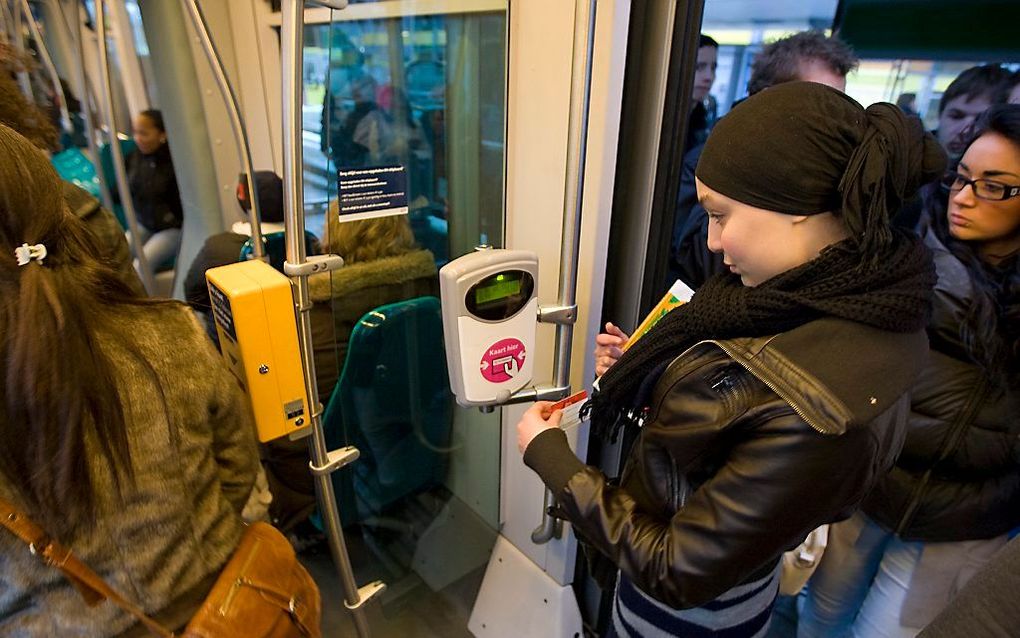 Staatssecretaris Wilma Mansveld van Openbaar Vervoer gaat uitzoeken wat de gevolgen zijn van het invoeren van een traject- of kortingskaart voor studenten. Foto ANP