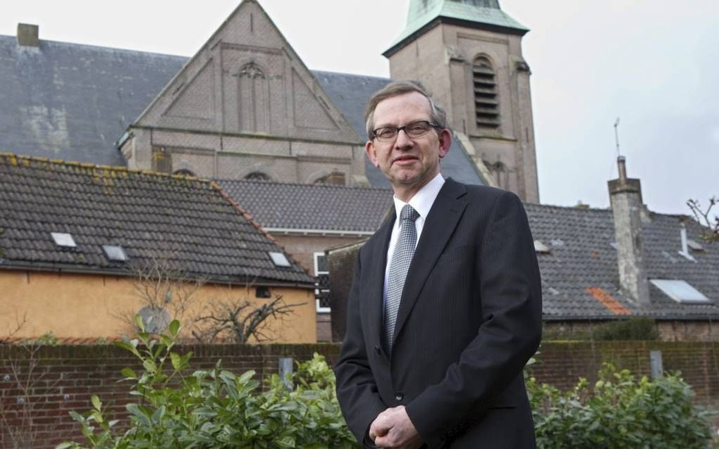 GENEMUIDEN – Ds. W. G. Hulsman: „Nieuw en verrassend te zijn is een opgave bij elke preek. Met de vaak bekende lijdensstof is het nog moeilijker.” Foto RD, Anton Dommerholt