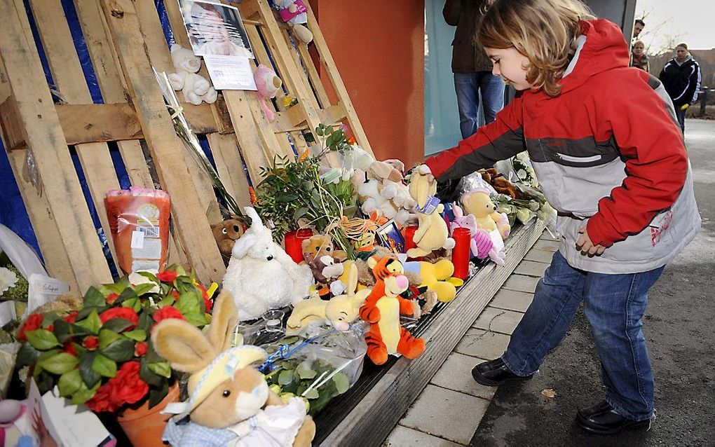 Bloemen bij het kinderdagverblijf in Dendermonde.   Foto EPA