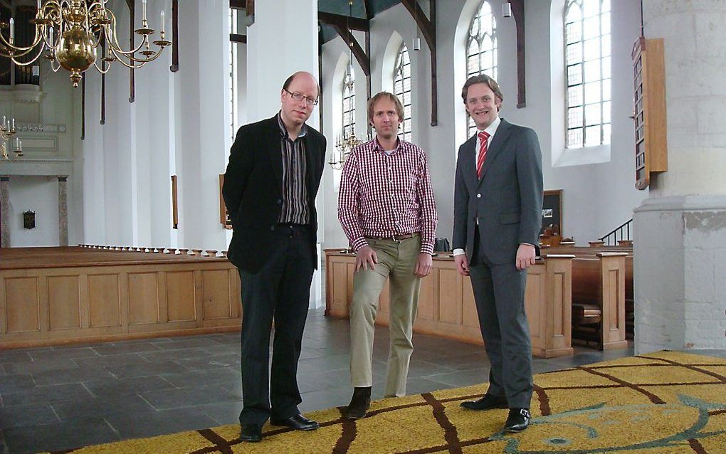 Organist Gerben Mourik, dirigent Patrick van der Linden en burgemeester Pieter Verhoeve. Foto Ars Musica