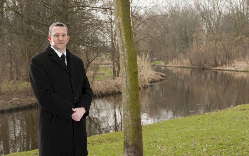 Ds. A. Hoekman, predikant van de Jeruzalemkerk (CGK) in Rotterdam-Kralingen. „Ik ervaar beslist nog geen sleur of gewenning.” Foto Cees van der Wal