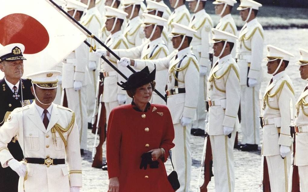 Veel kritiek klinkt er als koningin Beatrix in 1991 een staatsbezoek aan Japan brengt. Prins Willem-Alexander vervangt tijdens deze reis zijn vader.  Foto ANP