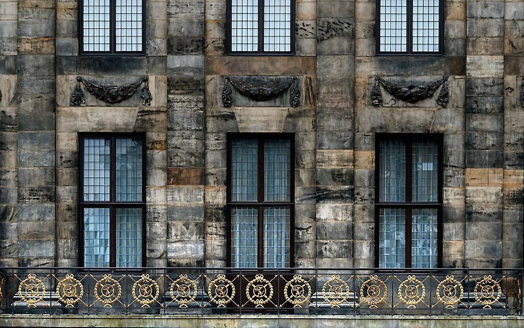 Het is als de stilte voor de storm: rond het Paleis op de Dam en de Nieuwe Kerk in Amsterdam is het nu nog rustig. Hoe anders zal dat zijn op de dag dat Willem-Alexander het stokje overneemt van zijn moeder, koningin Beatrix.  Foto ANP