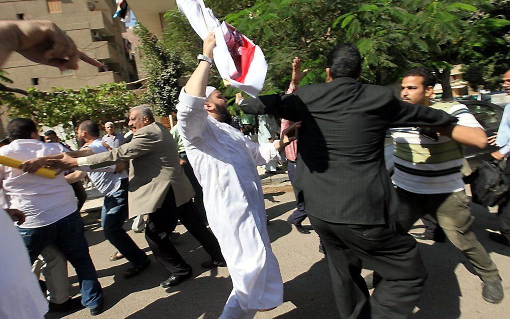 Moslims belegerden vrijdag een koptische kerk in Egypte. Foto: ruzie tussen kopten en moslims in oktober vorig jaar. Foto EPA