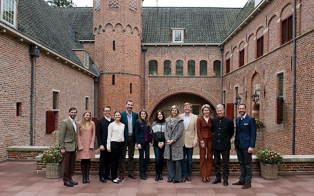 V.l.n.r.: erfgroothertog Guillaume van Luxemburg en zijn vrouw erfgroothertogin Stéphanie; prins Daniel en kroonprinses Victoria van Zweden; prins Felipe en prinses Letizia van Spanje; kroonprinses Mary van Denemarken (zonder haar man kroonprins Frederik)