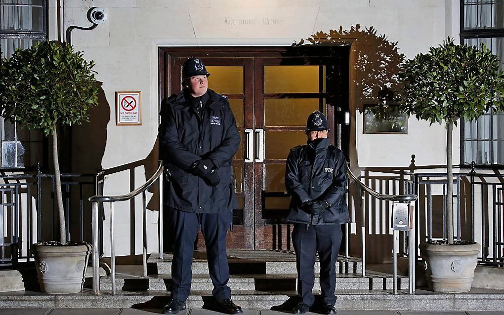 Bewaking bij het King Edward VII ziekenhuis in Londen. Foto EPA