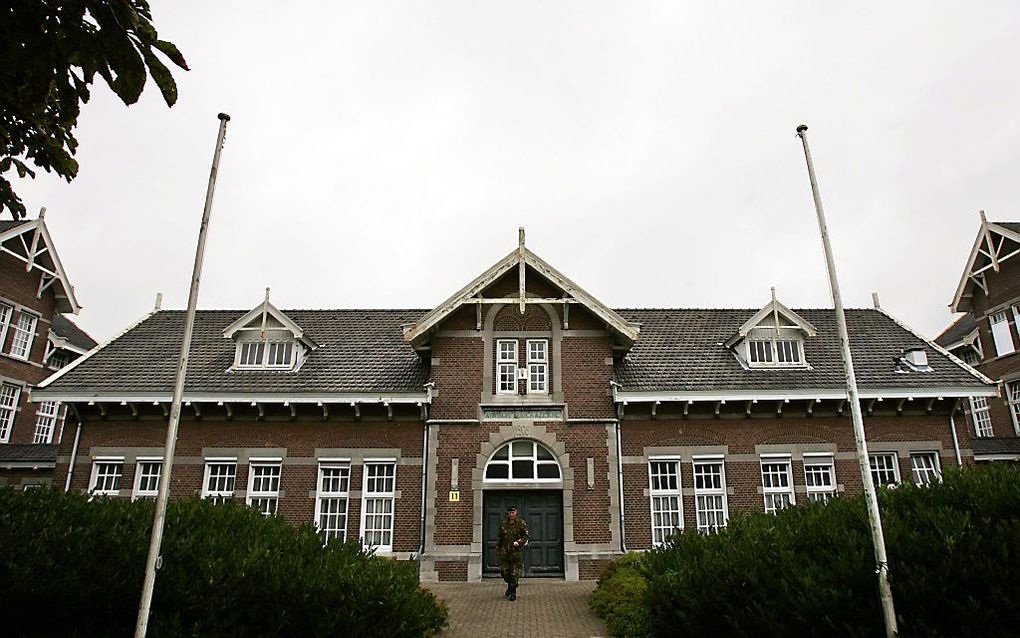 De gemeente Ede heeft de hekken van verschillende kazerneterreinen gesloten nu er krakers zijn gesignaleerd op het terrein van een van de kazernes. Foto ANP