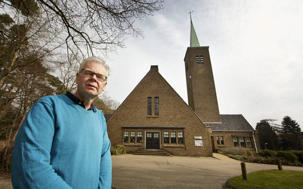 Dr. Cor Arends voor Zon & Schild in Amersfoort, waar hij als geestelijk verzorger in de psychiatrie werkt. „In de waan wordt God gezocht, maar op een gemankeerde wijze.” Foto Jaco Klamer