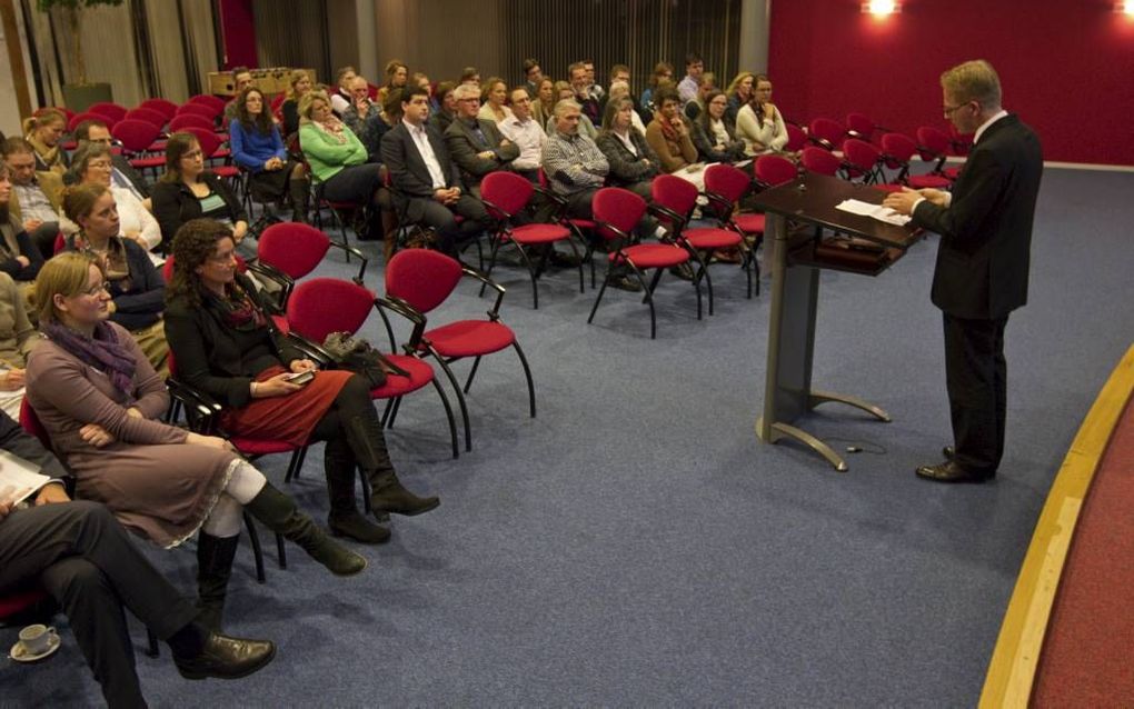 Het boek ”Als een kind. Kinderwerk in de praktijk” van jeugdwerkadviseur Steven Middelkoop werd donderdagavond in Apeldoorn gepresenteerd. Foto RD, Anton Dommerholt