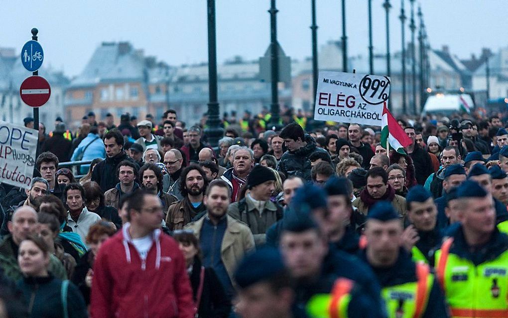 Duizenden demonstreren zaterdag in Boedapest.  Foto EPA