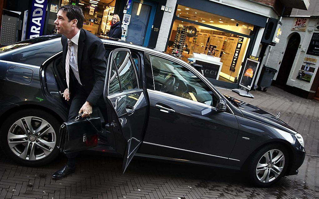 CPB-directeur Coen Teulings komt bij Nieuwspoort aan voor de presentatie van het Centraal Economisch Plan 2013. Foto ANP