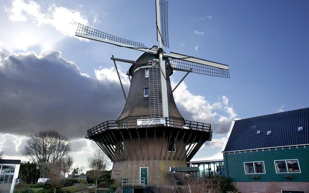 De poldermolen van Sloten is een van de veertien molens die in het waterschap Amstel, Gooi en Vecht weer voor het waterbeheer wordt gebruikt. Daarmee wordt een oude traditie in ere hersteld. Foto Sjaak Verboom