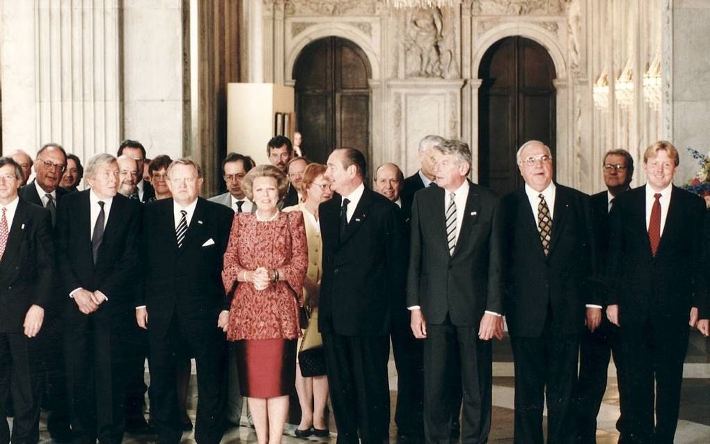 In Amsterdam komen in 1997 staatshoofden en regeringsleiders samen voor een Europese top. De koningin ontvangt ze op het Koninklijk Paleis in de hoofdstad. V.r.n.l.: de Engelse premier Blair, prins Willem-Alexander, de Duitse bondskanselier Kohl, premier 