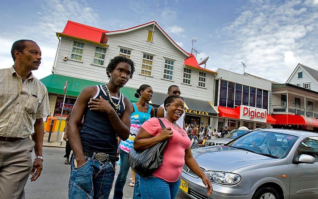 De omgevingslucht van de Surinaamse hoofdstad Paramaribo bevat hoge concentraties kwikdampen. Dat blijkt uit onderzoek van de universiteit in Paramaribo. Foto EPA