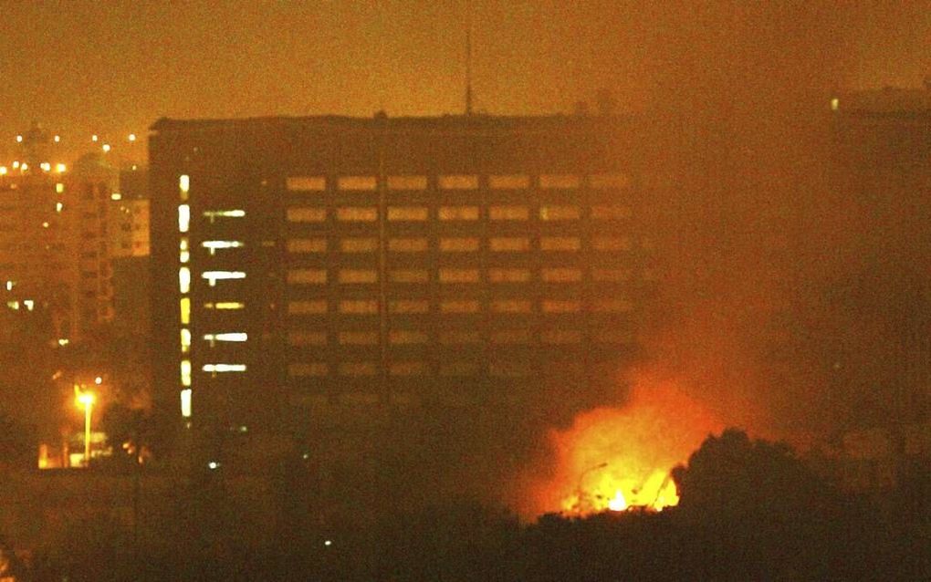 In de nacht van 19 op 20 maart 2003 begonnen de Amerikanen en Britten met precisiebombardementen op doelen in de Iraakse hoofdstad Bagdad. Foto EPA