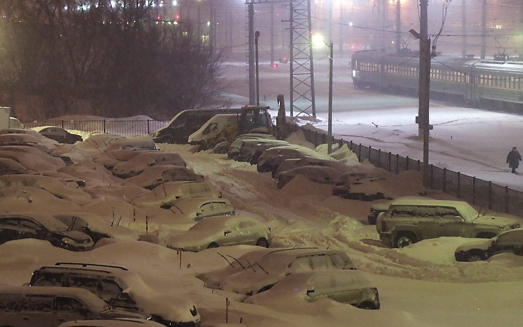 In Rusland is deze winter al drie meter sneeuw gevallen, berekenden weervorsers. Dat is twee keer zoveel als in een ‘normale’ winter.  Foto EPA