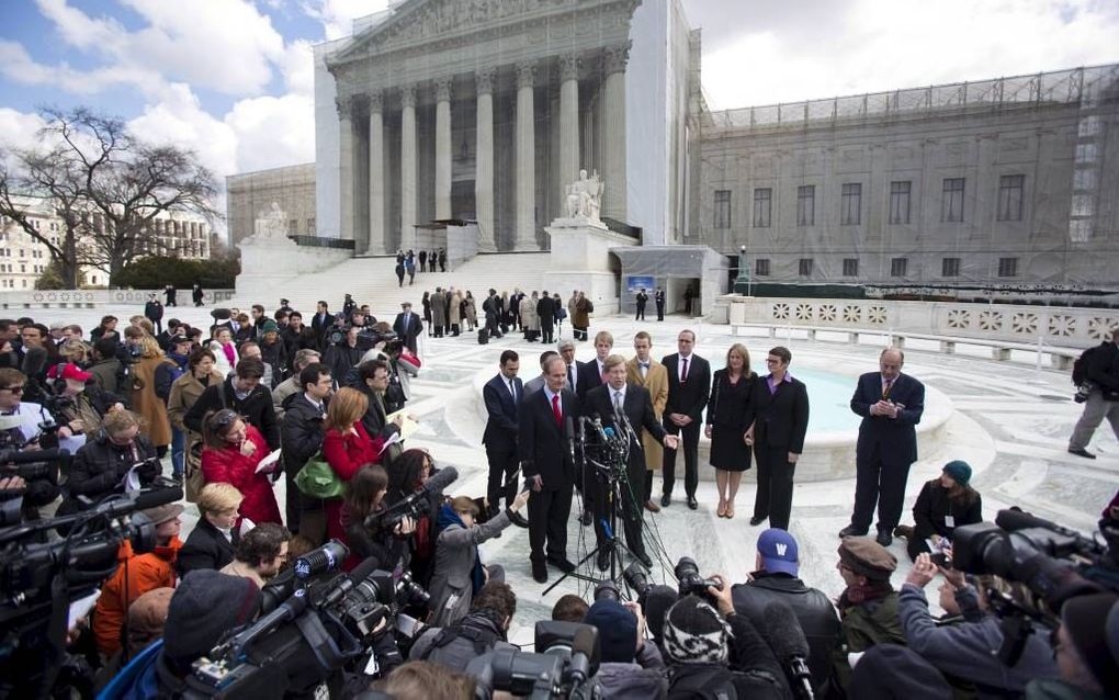 De hoorzittingen over de legalisering van het homohuwelijk voor het Amerikaanse federale Hooggerechtshof mochten zich gisteren in massale mediabelangstelling verheugen. Voor- en tegenstanders gaven voor het gerechtsgebouw in Washington hun mening ten best