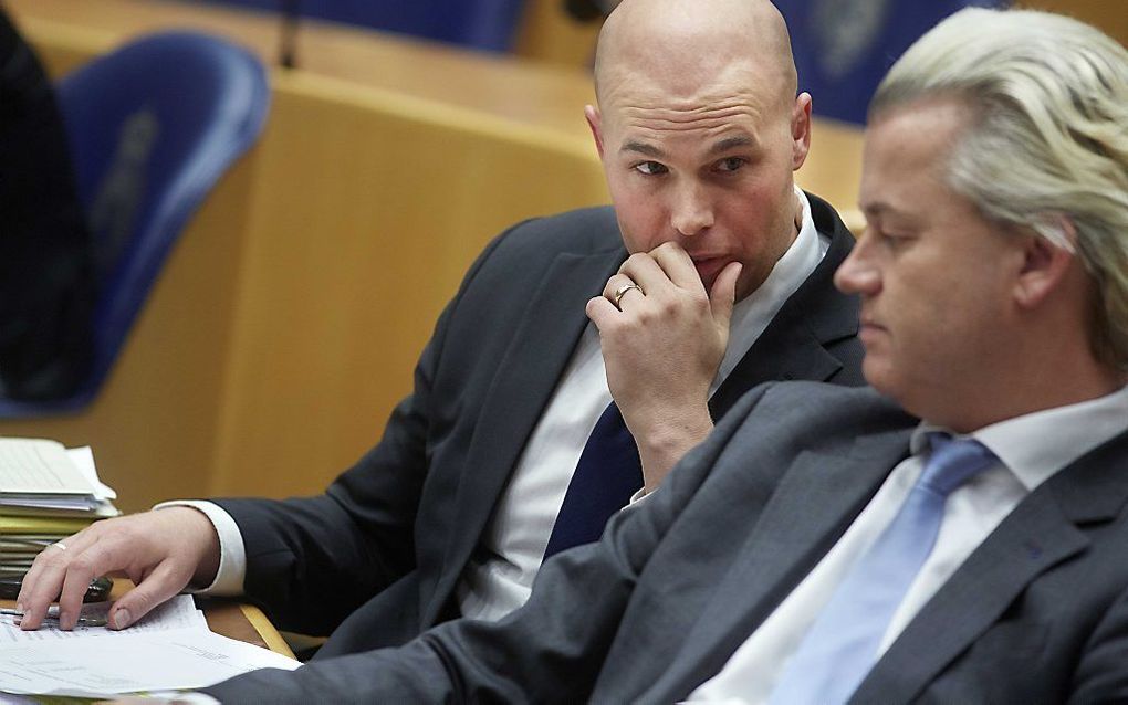 PVV-ers Joram van Klaveren en Geert Wilders tijdens het debat over het 'Marokkanenprobleem'. Foto ANP