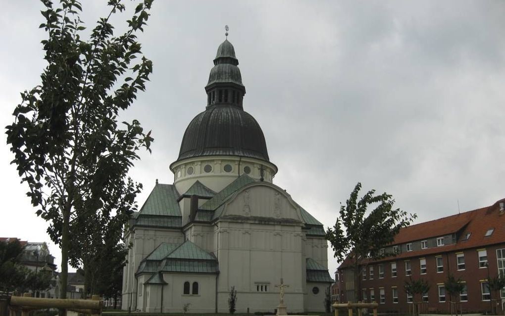 De 50 meter hoge Emsland-Dom domineert van kilometers afstand het gezicht op in Haren. Foto RD