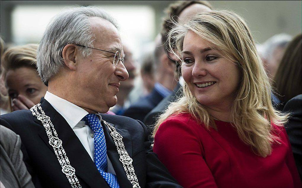 Burgemeester Jozias van Aartsen van Den Haag en Minister Melanie Schultz van Haegen van Infrastructuur en Milieu tijdens de opening van de nieuwe boulevard in Scheveningen. Foto ANP