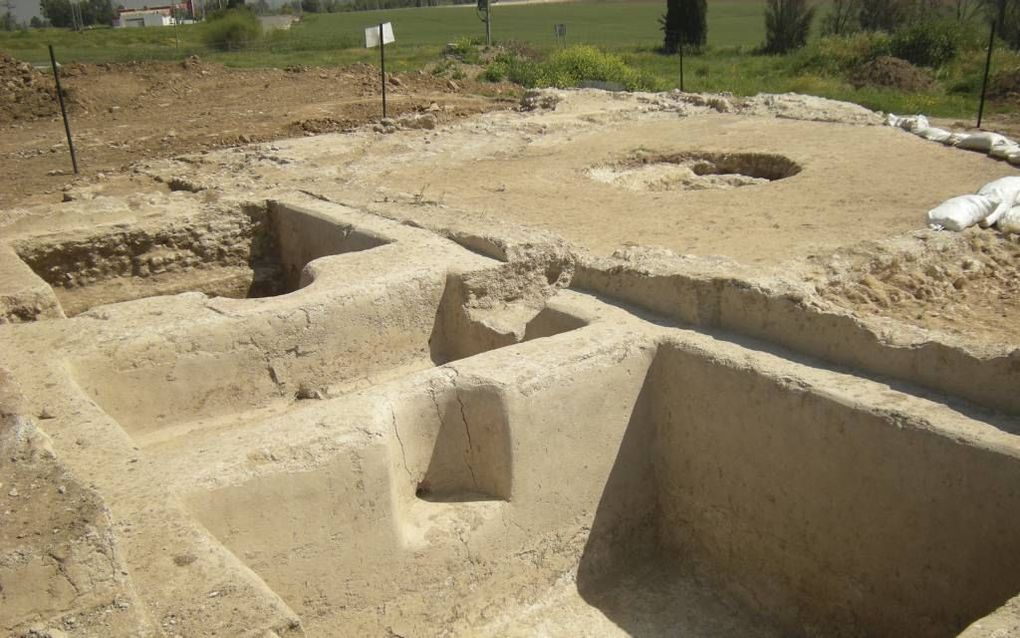 HAMEI YOAV  – Archeologen hebben bij Hamei Yoav een wijnpers gevonden met daarbij een lantaarn in de vorm van een kerk. Foto Clara Amit, Israëlische Oudheidkundige Dienst.