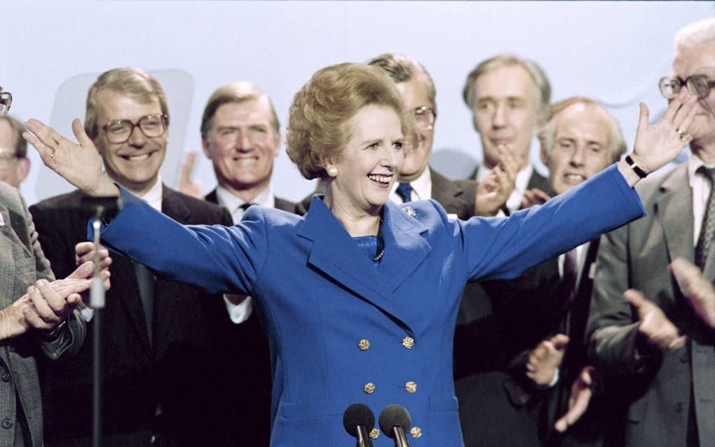 Het leek niet meer stuk te kunnen voor de Britse premier Thatcher tijdens het Conservatieve partijcongres in 1989 in Blackpool (foto). Maar bij diverse mensen die nu voor haar klapten, nam de onvrede al toe. In november 1990 werd ze opgevolgd door John Ma