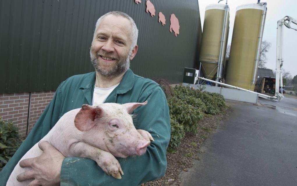 NIJKERK – Achter de staldeuren gebeurt niets geheimzinnigs, zegt Jan Overeem. „We hebben het beste met onze beesten voor. Dat willen we de mensen laten zien.” Foto RD, Anton Dommerholt