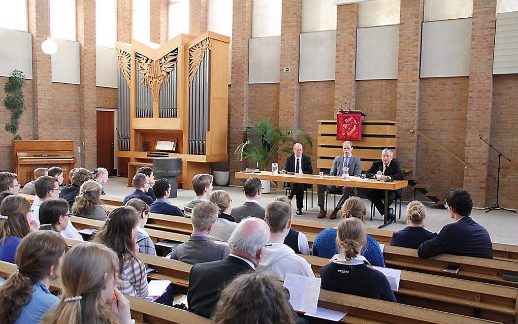 Drs. J. van Mourik en ds. C. Sonnevelt hielden een lezing over ”Hoop”, het jaarthema van studentenvereniging Solidamentum. Foto RD