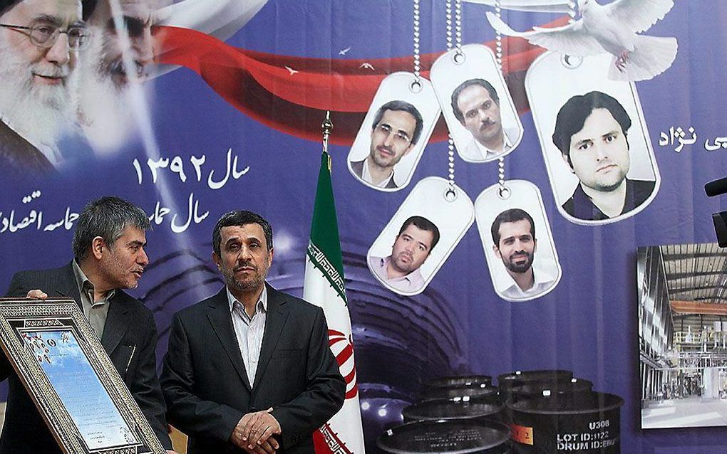 De Iraanse president Ahmadinejad tijdens de Nuclear Technology Day in Teheran. Foto EPA