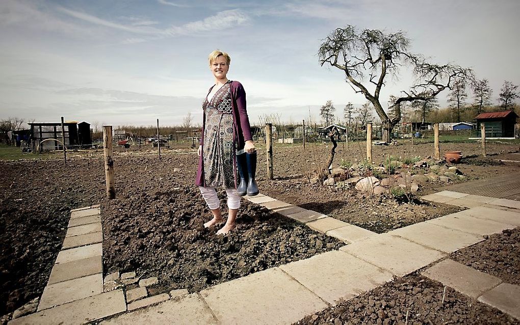 Gezond, duurzaam en gewoon lekker: sinds kort heeft Martine Vonk een eigen moestuin. Foto Sjaak Verboom