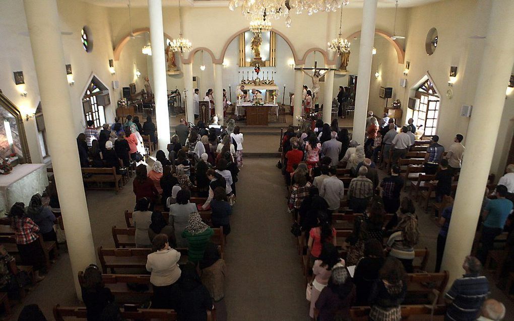 Een kerkdienst in Bagdad, Irak. beeld EPA