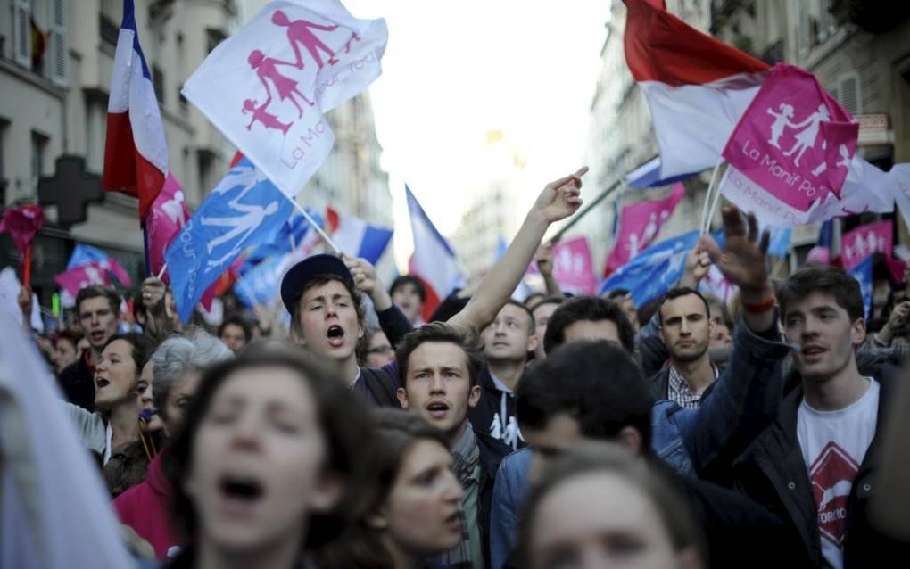 Demonstratie tegen het homohuwelijk dinsdag in Parijs. Het Franse parlement stemde die dag in met het homohuwelijk. Beeld EPA