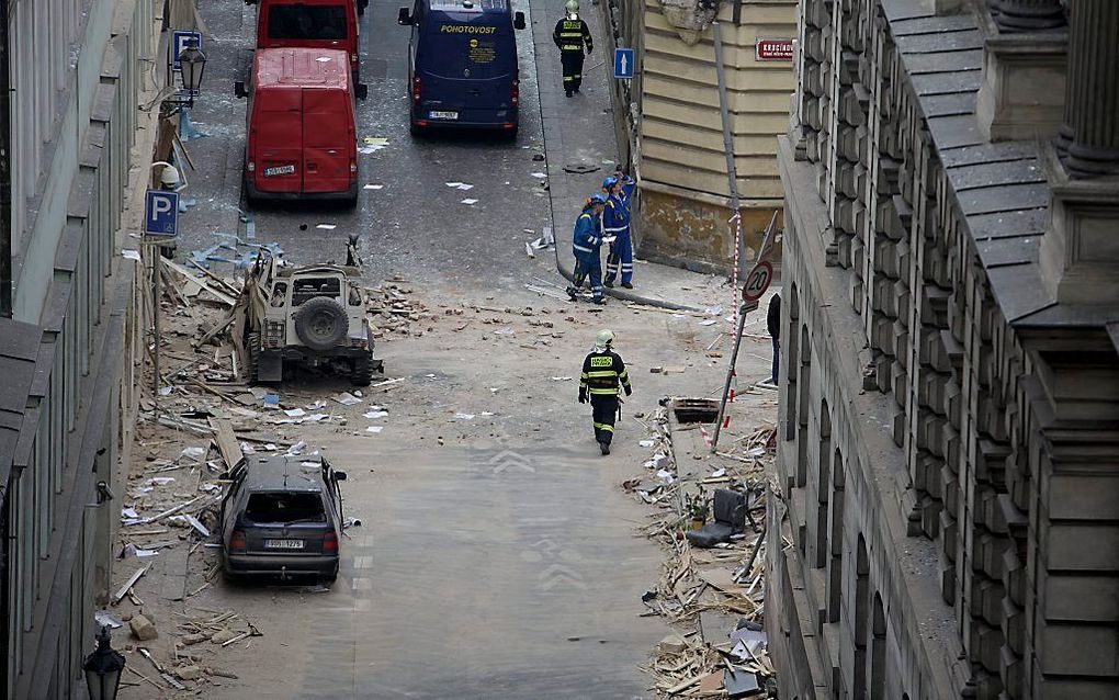 Reddingswerkers op de plaats van de explosie. Foto EPA