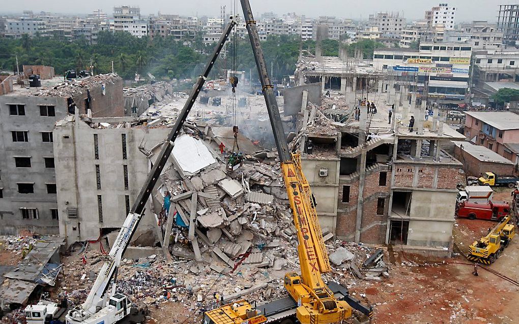 Het ingestorte complex Rana Plaza in Bangladesh. Beeld EPA