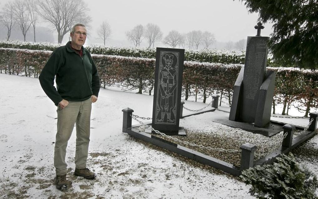 GARDEREN. Beheerder Piet van Bentum van de Garderense begraafplaats bij de 29 graven van in Milligen overleden Servische soldaten uit de Eerste Wereldoorlog. Hij is blij dat de overblijfselen van zeker 83 van de 89 in Nederland overleden Serviërs gevonden