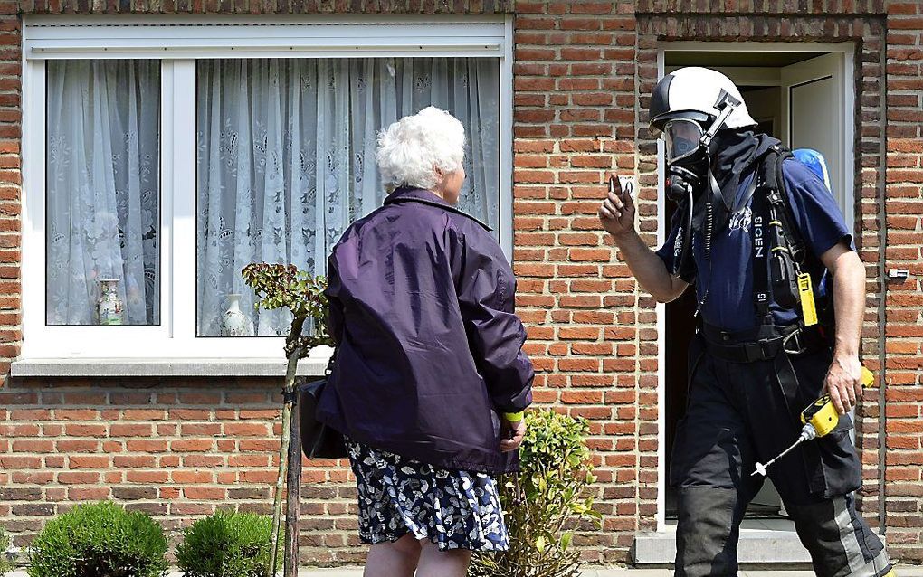 Een deel van de Oost-Vlaamse plaats Wetteren blijft gevaarlijk terrein na de ontploffing van een trein met chemicaliën zaterdag. Enkele honderden inwoners mogen nog steeds niet terug naar huis. De problemen blijken nog lang niet onder controle. Vlaamse me