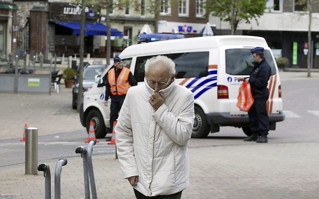 Een deel van de Oost-Vlaamse plaats Wetteren blijft gevaarlijk terrein na de ontploffing van een trein met chemicaliën zaterdag. Enkele honderden inwoners mogen nog steeds niet terug naar huis. De problemen blijken nog lang niet onder controle. Vlaamse me