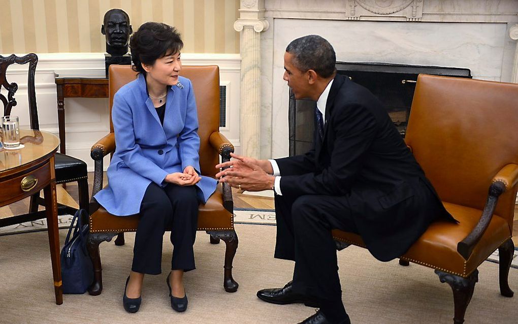 President Obama in gesprek met de Zuid-Koreaanse president Park Geun-hye.  Foto EPA