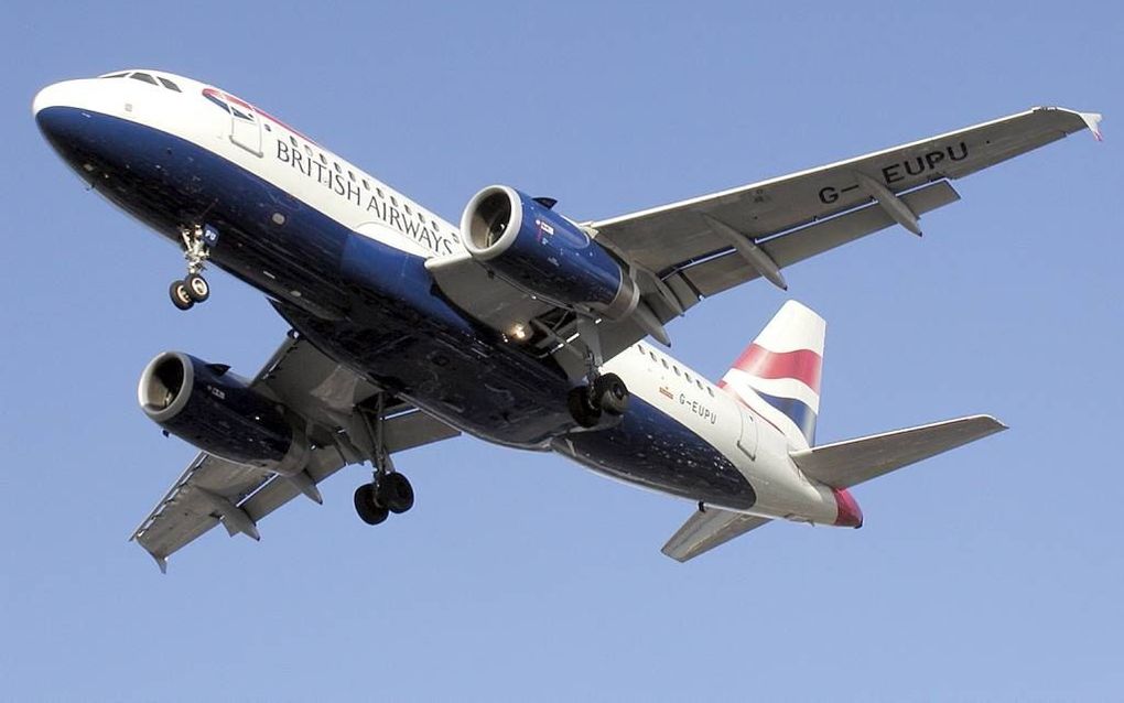 LONDEN. Een toestel van British Airways boven het Londense luchtruim. De luchtvaartmaatschappij opent een nieuwe aanval in de luchtslag op de lijn naar Londen. Beeld Wikimedia Commons