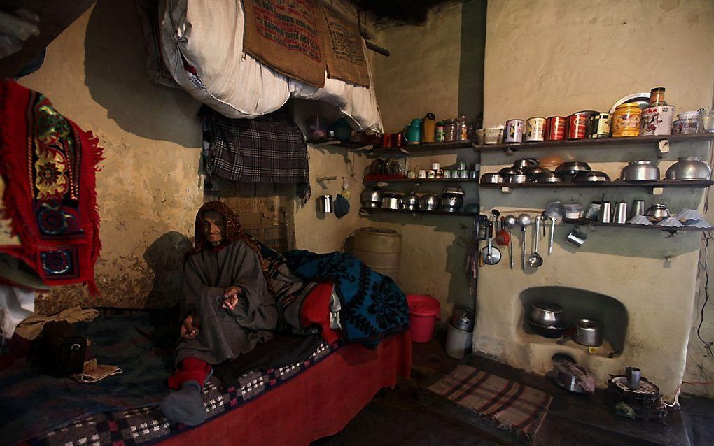 Leprapatiënt Mukti in haar kamer in het lepraziekenhuis in Srinagar. Foto EPA