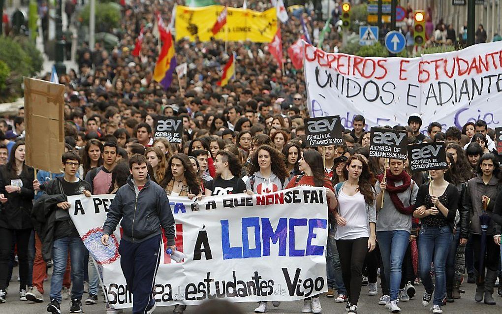 Een demonstratie in Spanje op 9 mei tegen bezuinigingen en onderwijsvernieuwingen. Foto EPA