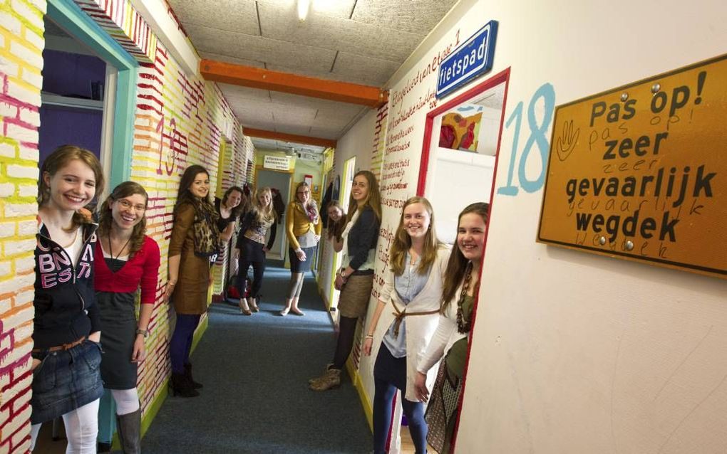 Nog een paar maanden wonen de meiden van etage 1 in het oude Driestarinternaat in Gouda. Vanaf volgend jaar kunnen de pabo­studenten terecht in een nieuwe studentenhuisvesting. Beeld RD, Anton Dommerholt