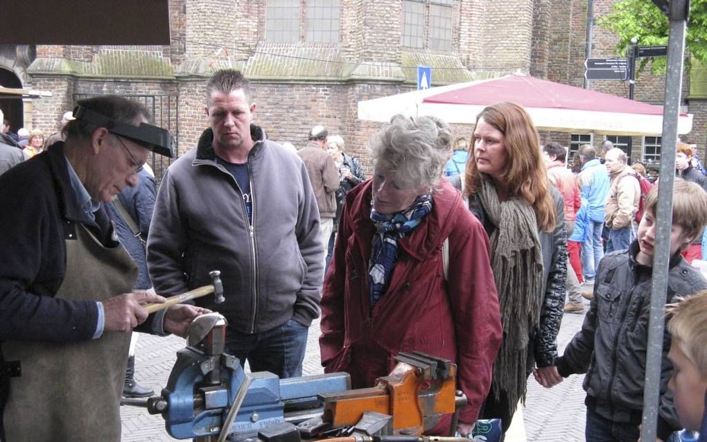 De Nationale Zilverdag trok maandag duizenden bezoekers naar het stadje Schoonhoven. Beeld Dick den Braber