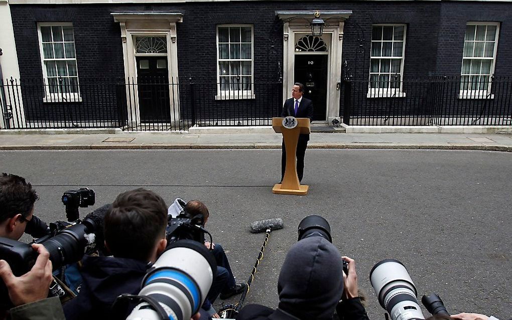 Cameron geeft een verklaring aan de pers. Foto EPA