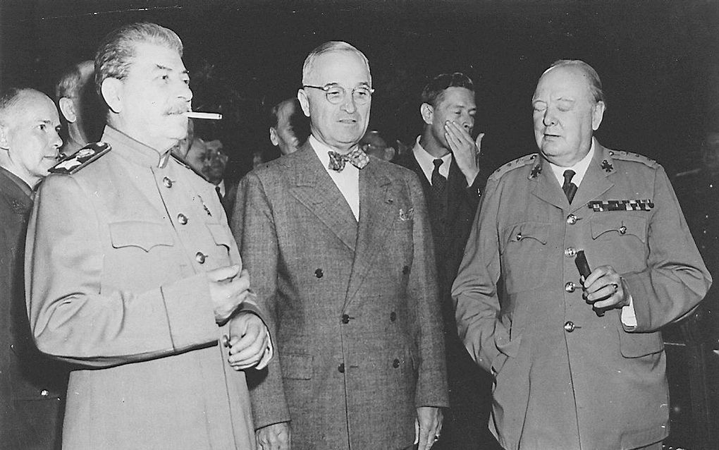 Stalin en Churchill, met in hun midden de Amerikaanse president Truman. Foto EPA