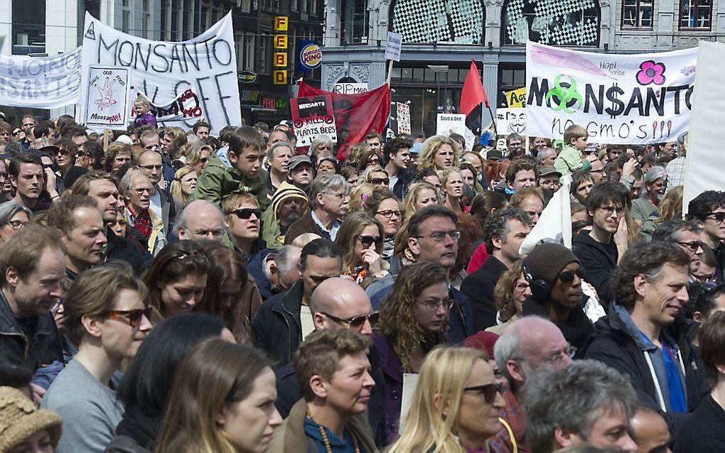 Demonstranten betogen op de Dam tegen de Amerikaanse multinational Monsanto, die producten maakt voor de landbouw. Monsanto geniet vooral vooral onder tegenstanders van genetisch gemanipuleerde gewassen een slechte reputatie.  Foto ANP