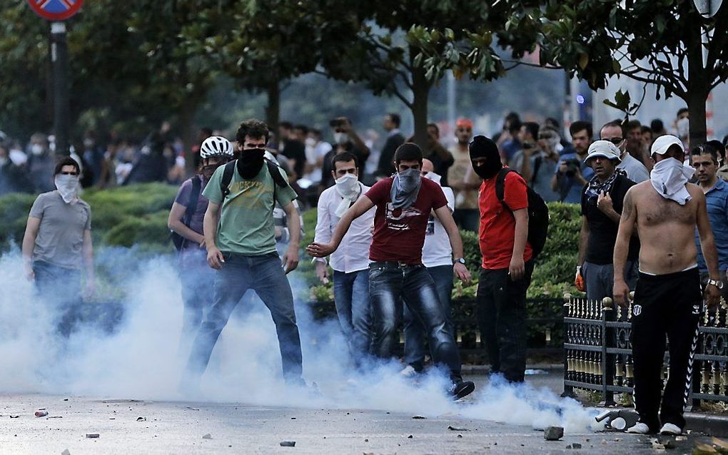 Protesten op het Taksimplein in Istanbul.  Foto EPA