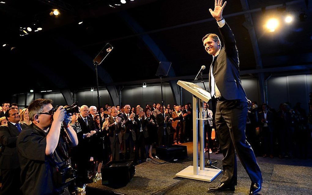 CDA-leider Sybrand van Haersma Buma neemt het applaus in ontvangst na afloop van zijn toespraak tijdens het voorjaarscongres in de Brabanthallen.  Foto ANP