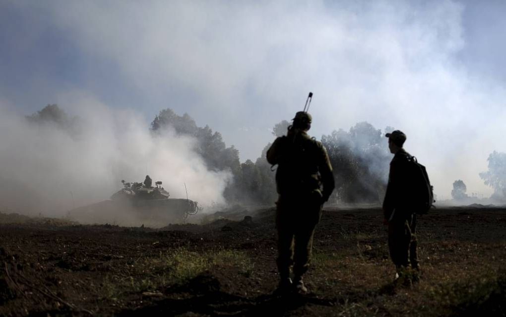 Israëlische militairen oefenden vorige maand op de Golanhoogvlakte, nabij de grens met Syrië. Jeruzalem is bezorgd dat het vroeg of laat bij de oorlog in Syrië betrokken raakt. Jeruzalem is vooral bang dat bepaalde wapens in verkeerde handen vallen. beeld